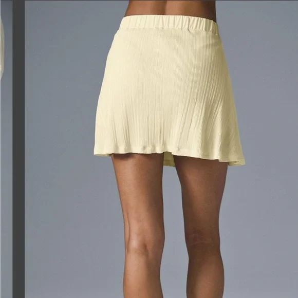 ALO Yoga Micro Plisse Skirt Lemon Ice aka Candlelight XXS Built-In Shorts Rare - Picture 6 of 11